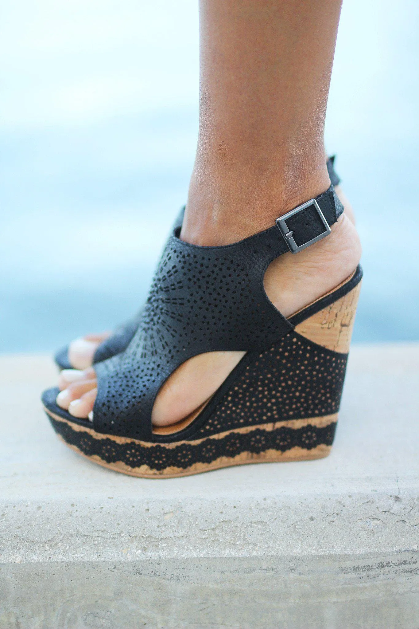 Auki Black Wedges