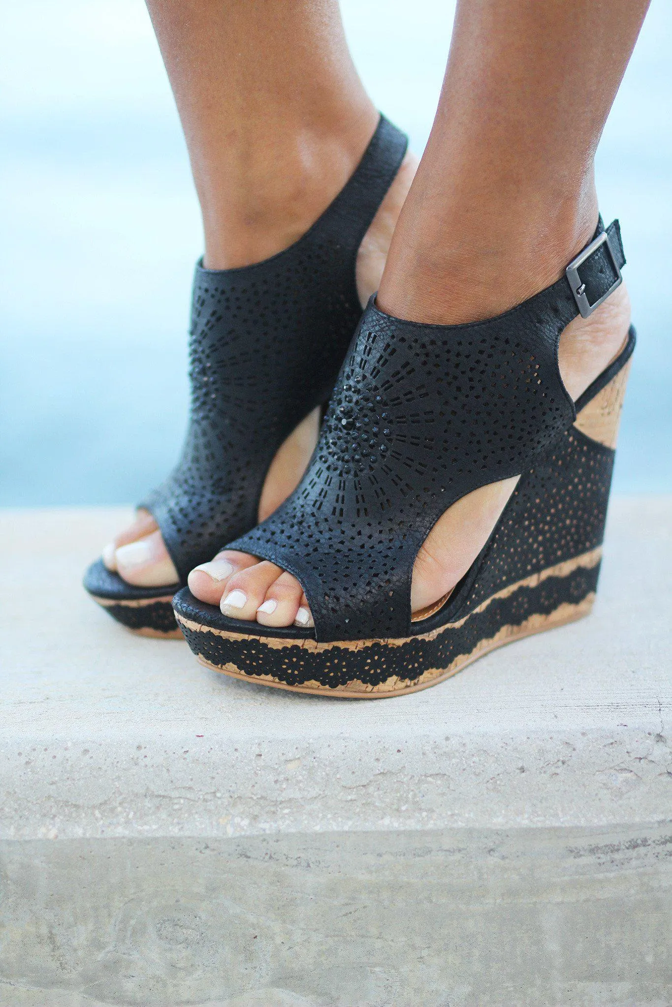 Auki Black Wedges