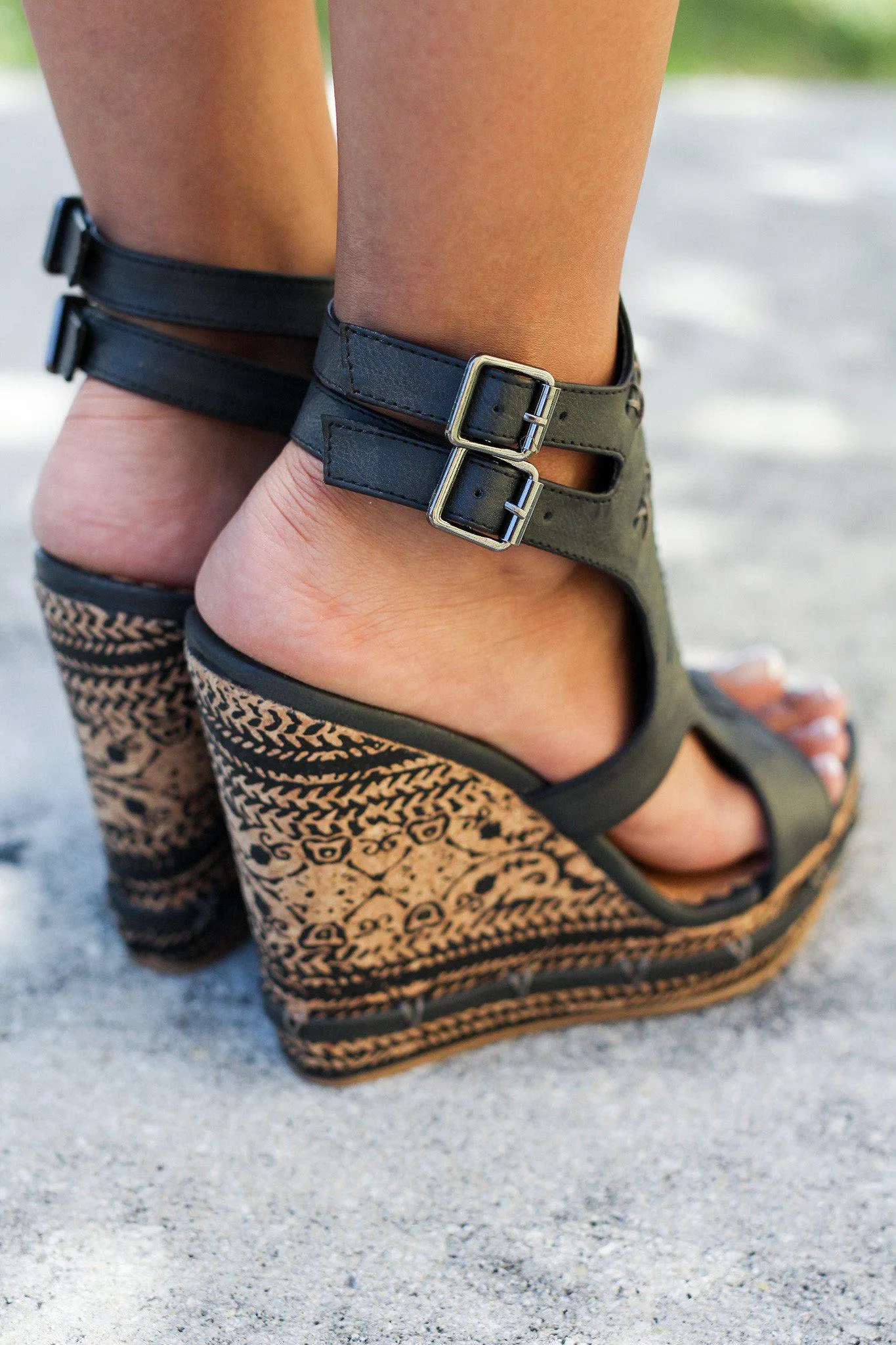 Meta Black Wedges