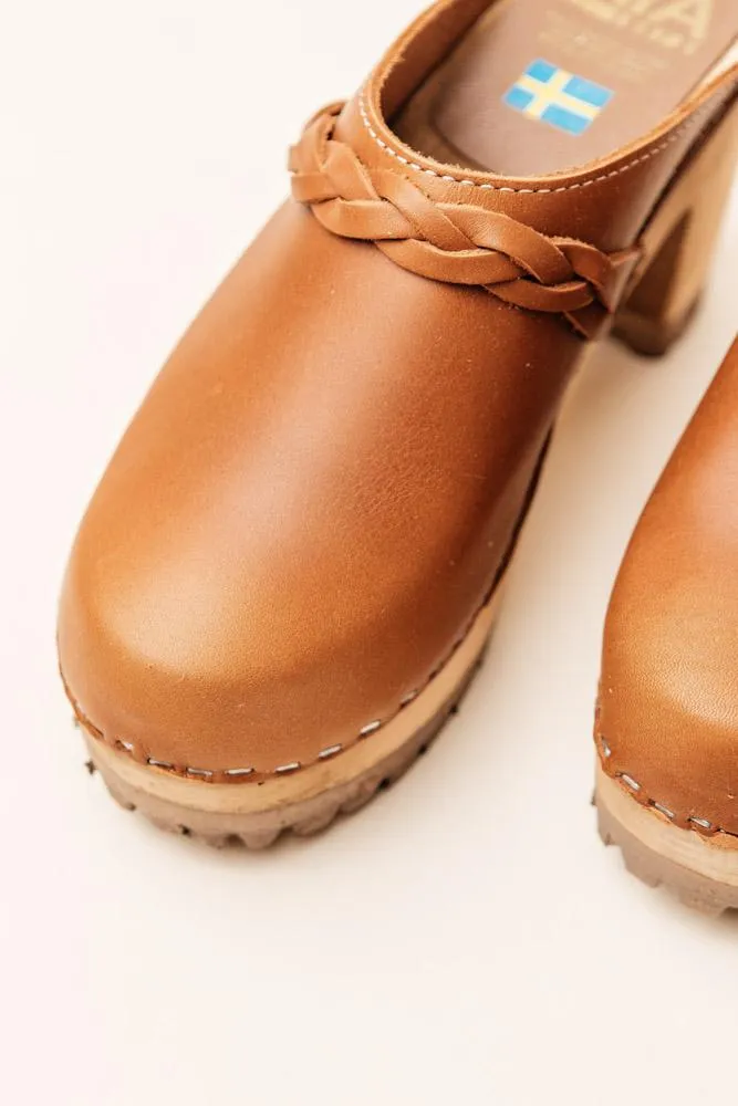 MIA Elsa Clogs in Brown