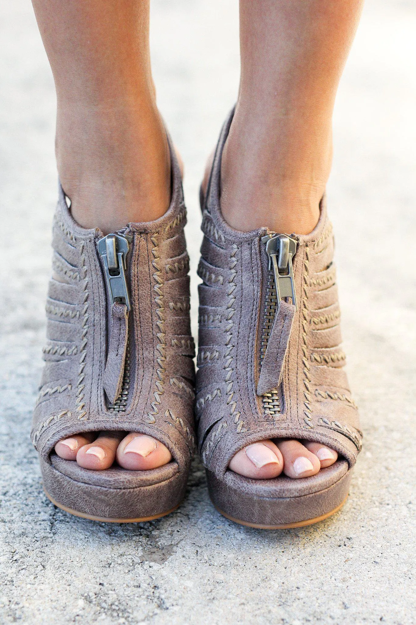 Saucin Gray Wedges